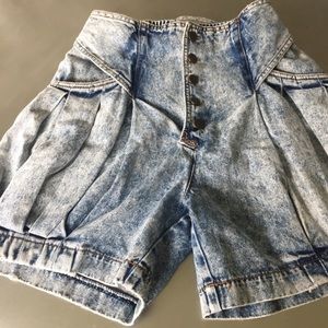 Vintage 80’s high waisted denim shorts